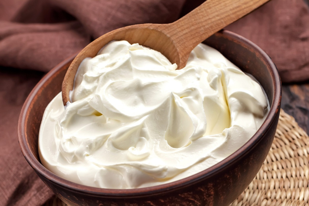 Creme-Fraiche-in-Bowl-smaller-Depositphotos_31839883_xl-2015-scaled.jpg